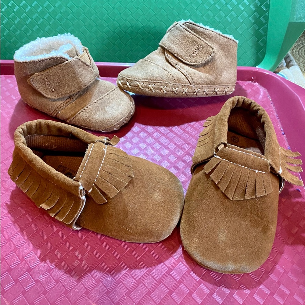 Toms baby booties with fleece and moccasins size 4 baby